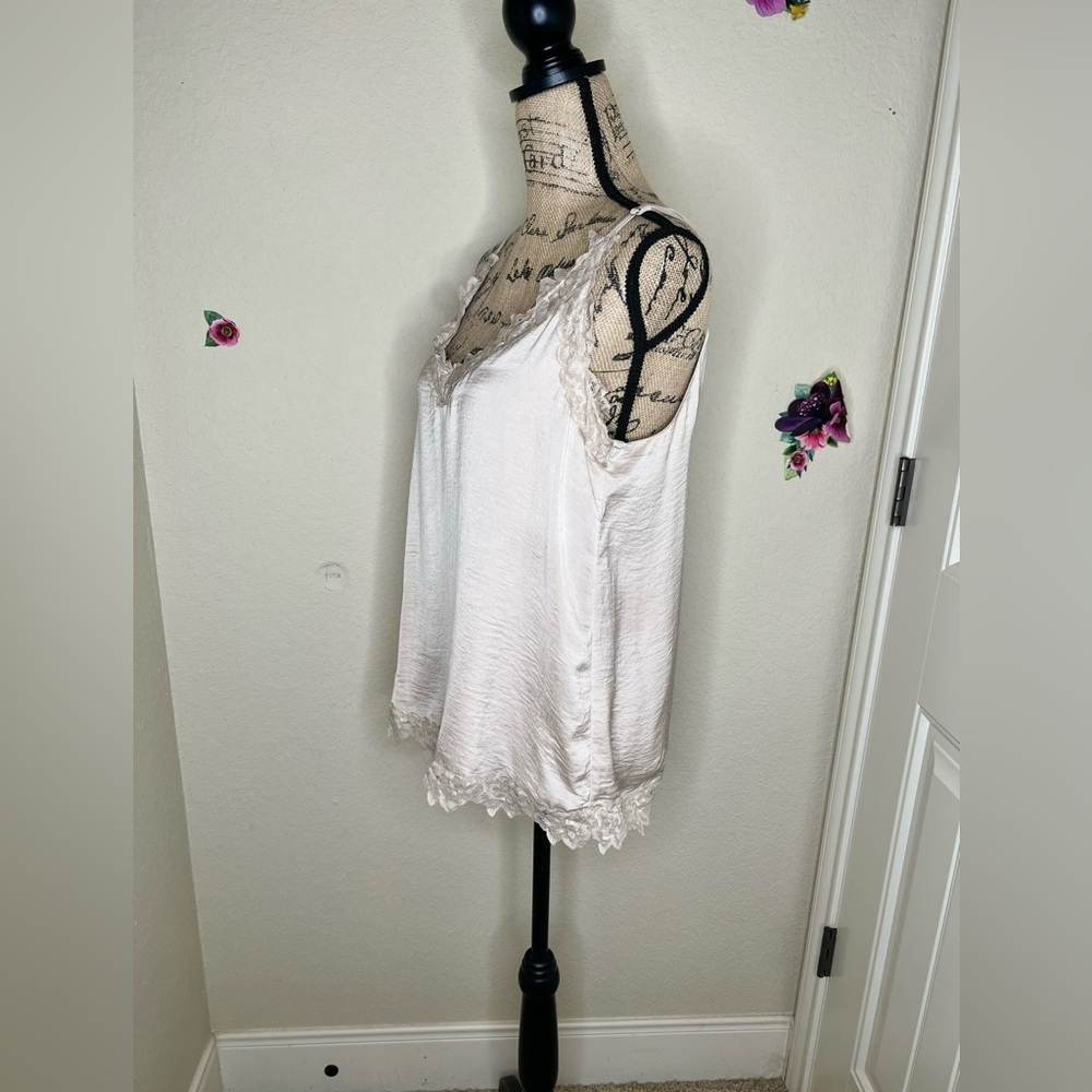 NTM: Entro Adjustable Spaghetti Straps Cream Lace Trim Camisole Size Medium - Picture 6 of 11